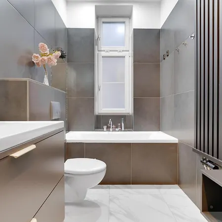 Daire Luxury In Center 2 Balconies 2 Bathrooms Ac Katoviçe