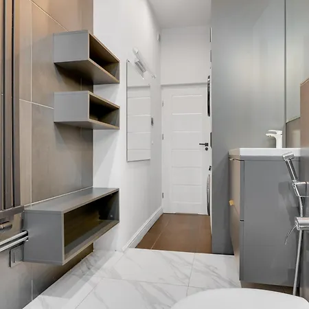 Luxury In Center 2 Balconies 2 Bathrooms Ac * Katoviçe