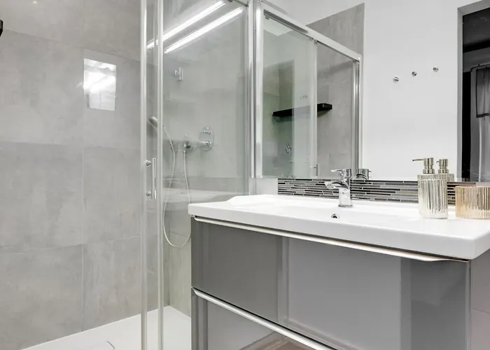 Luxury In Center 2 Balconies 2 Bathrooms Ac